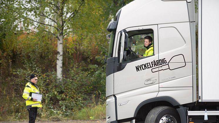 Ett av momenten under kvaltävlingen till Yrkes-SM är manöverkörning med lastbil. Foto: TYA.