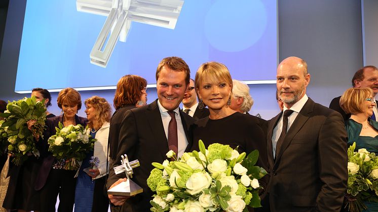 Felix Burda Stiftung verleiht Daniel Bahr den Milestone Award. Engagement von Uschi Glas und Erol Sander gewürdigt.