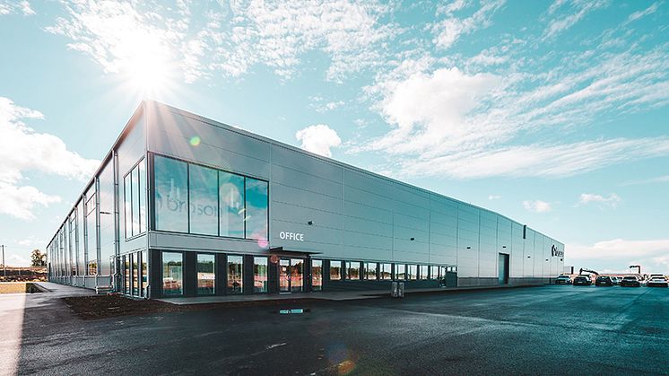 Logistik- och produktionsanläggningen för Broson Steel i Vårgårda är en av de tre som gått vidare till finalen Årets Bygge 2023.