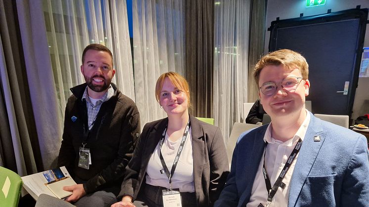 Oda Sofie Bye Wilhelmsen at Arctic Frontiers with new friends from the Emerging Leaders network. Left: Steven Gabelein (Alaska Chadux Network), Right: Conor Savage (Sainsbury's UK). (Photo: Trude Borch/Akvaplan-niva)