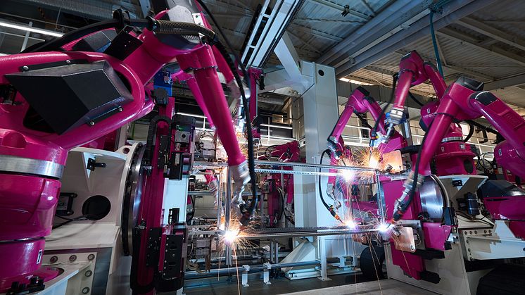 I framtiden kommer 70 svets- och hanteringsrobotar att säkerställa automatiska transport- och svetsprocesser på Rittal-fabriken i Rittershausen.