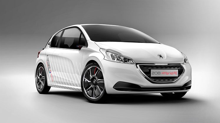 Peugeot på bilsalongen i Frankfurt 2013: Klimatsmarta innovationer med luft i tankarna - Peugeot 2008 HYbrid Air och 208 HYbrid FE 