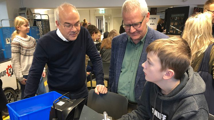 Børne- og ungdomsborgmester i Københavns Kommune, Jesper Christensen, direktør for TEC, Morten Emborg og elever.