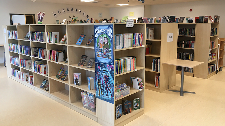 Nya Lindbackaskolans bibliotek.