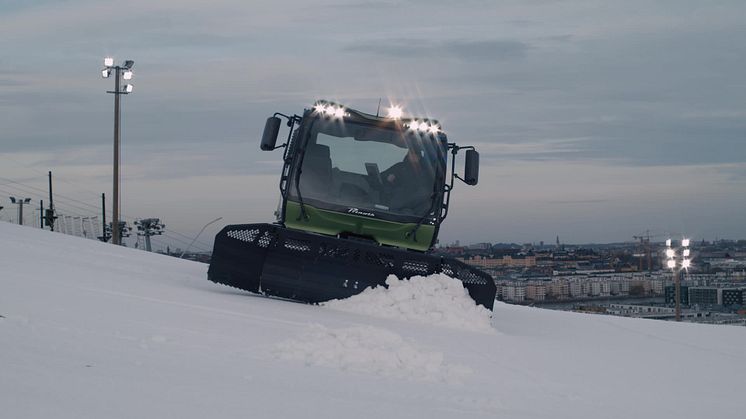 Electric groomer in unique pilot project to operate a ski resort completely fossil-free