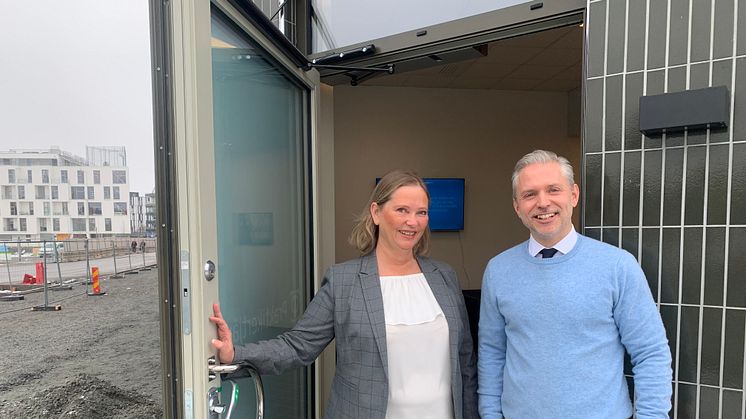 Tisdagen den 5 april öppnar Rosendals vårdcentral i Uppsala - verksamhetschefen Anna-Carin Sakari och Björn Jonasson, chef för Praktikertjänst Vård, hälsar välkomna.
