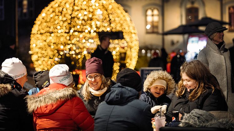Julstämning och familjemys på stan i Skövde