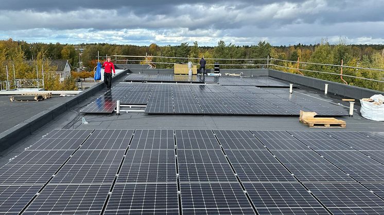 Balco bygger ut huvudkontoret i Växjö och monterar solpaneler.