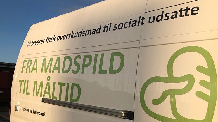 Danish Crown fylder FødevareBankens biler op med 100.000 måltider til socialt udsatte.