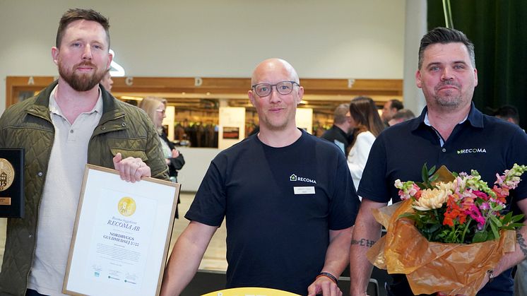 Max Rosenberg, Martin Ljungberg och Fredrik Rosenberg från Recoma vann Nordbyggs Guldmedalj för årets innovativa produktnyhet 2022.