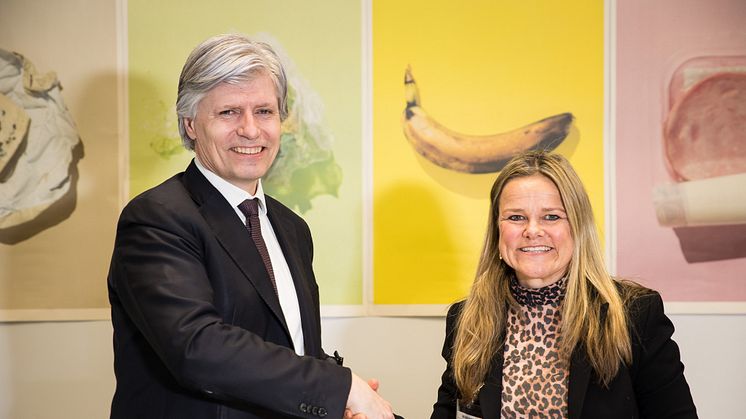 Klima- og miljøminister Ola Elvestuen og Aina Hagen, markeds- og innovasjonsdirektør i Lantmännen Unibake Norge