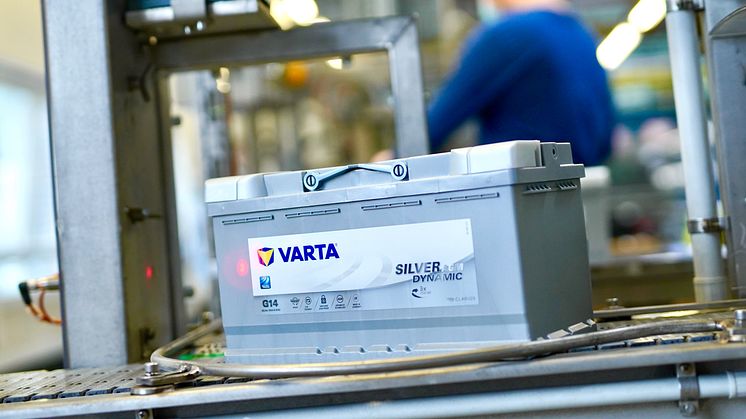 On the way to new vehicles of the future: AGM batteries on the production line at Clarios.      Photo: Clarios 