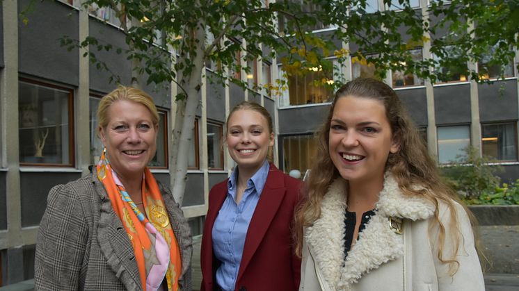 Catharina Elmsäter-Svärd, vd för Sveriges Byggindustrier och två av initiativtagarna till Jämställdhetsbygget: Ina Djurestål och Pauline Djurson Runfors.