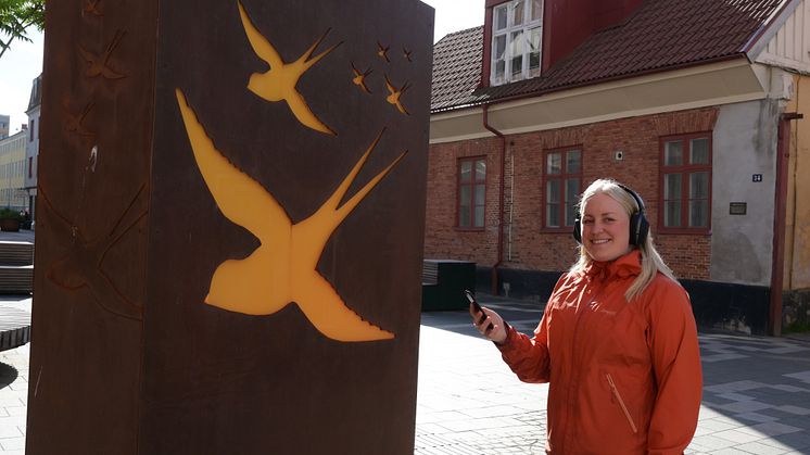 Ljudberättelser om Uddevallas offentlig konst nu också på finska