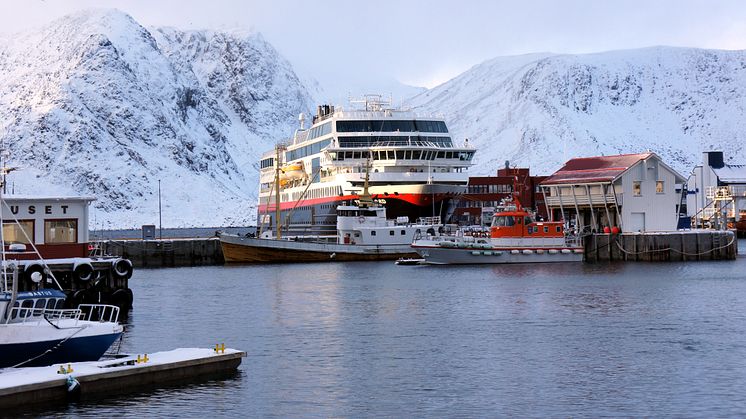MS-Trollfjord-Honningsvag-110433- Photo_Hurtigruten_Norway
