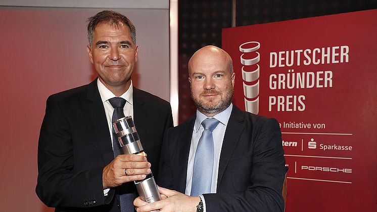 Die GBS-Gründer und Preisträger Dr. Peter Heiligensetzer (links) und Armin G. Schmidt.