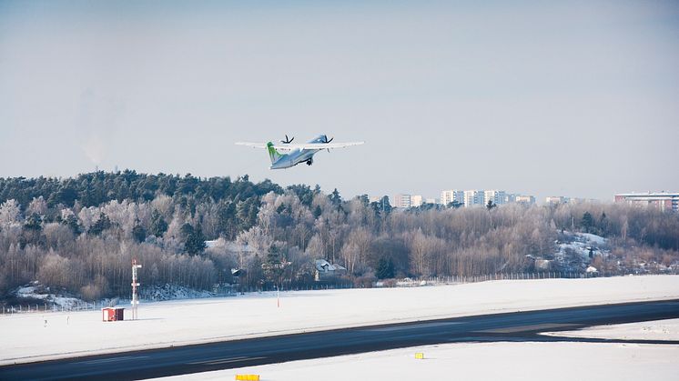 Photograph of an airplane taking of. Photo: Swedavia.