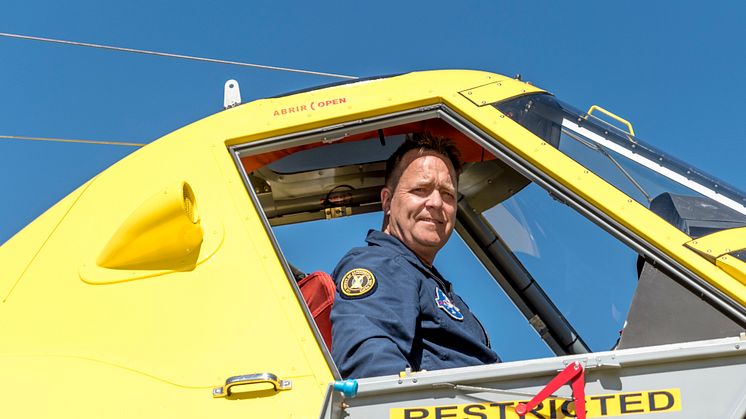 Johan Sjöstrand, en av de piloter som deltog i insatsen i måndags när de mindre skopande flygplanen aktiverades för första gången. Foto: Saab
