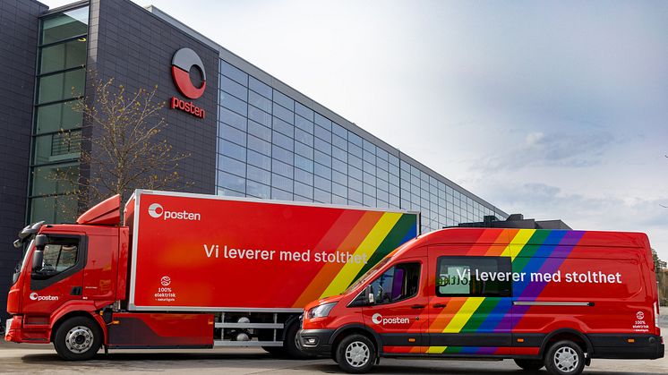 To av Postens el-biler som kjører i hovedstadsområdet har nå fått regnbuefarger. De markerer at Posten står for mangfold, fellesskap og kjærlighet. Foto: Posten/Tore Hole Oksnes