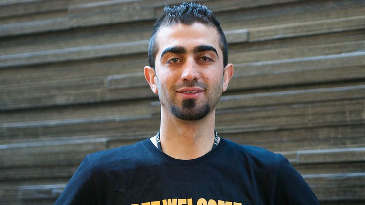 Mustafa från Syrien fick jobb på biodlingsföretag i Värmland.