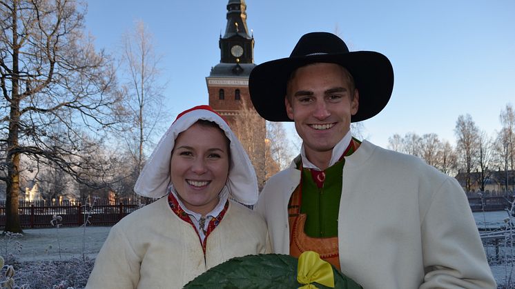 Kransmasen Victor och kranskullan Viktoria tar emot segrarna i TjejVasan och Vasaloppet 2015!