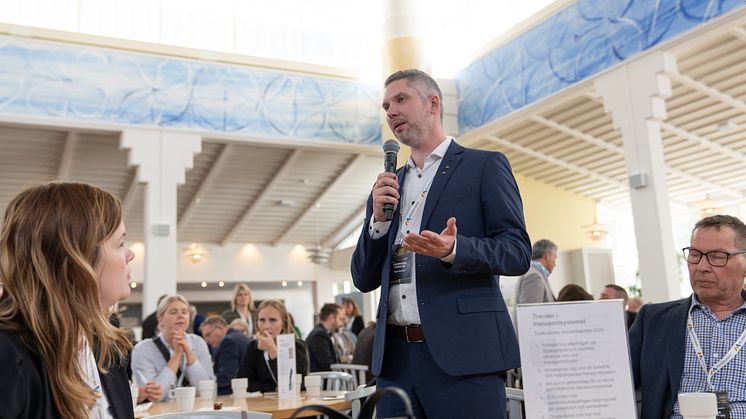 Christoffer Öqvist (M), regionstyrelsens ordförande i Sörmland och vice ordförande i gruppen Godstransporter. Foto: Aksel Örn Ekblom/Mälardalsrådet.
