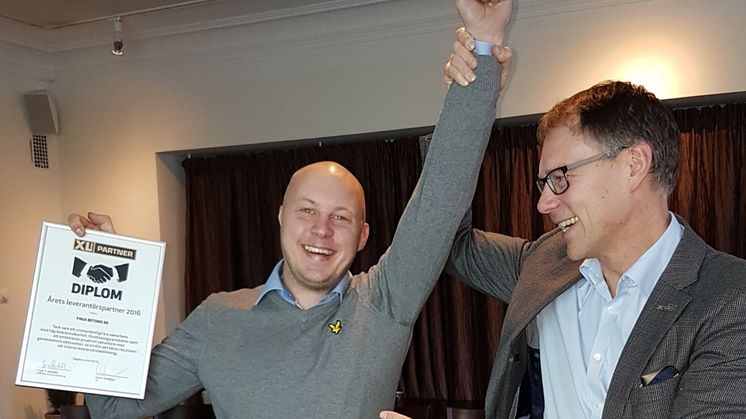 Finjas säljare Magnus Jonsson tillsammans med XL-BYGGPARTNERs VD Oscar Sohlberg!