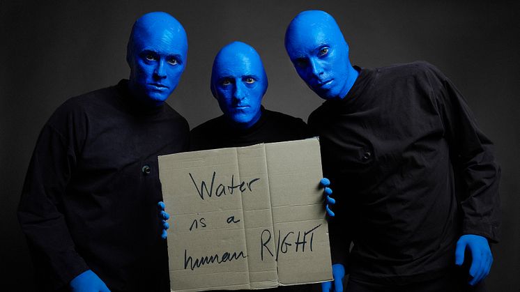 Die Blue Man Group Berlin untertsützt die Kampagne von Viva con Agua
