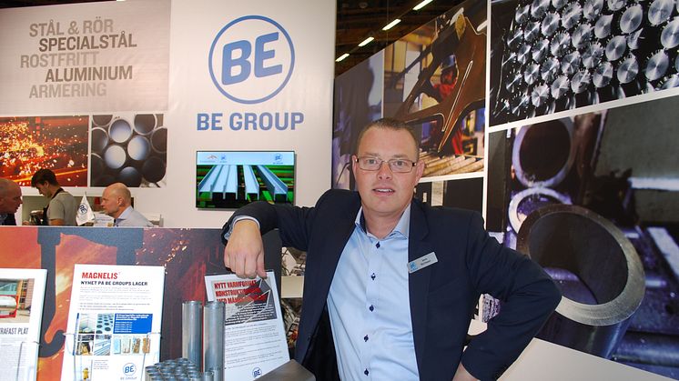 Jens Karlsson presenterar flera produktnyheter hos EB Group.