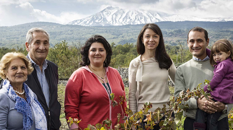 Loredana Vivera, trea från vänster, i Etnas spännande landskap.