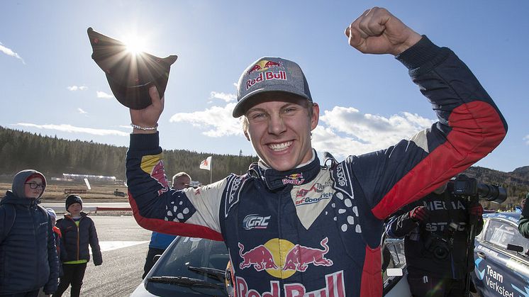 Oliver Eriksson tog hem segern i RallyX Nordic-premiären