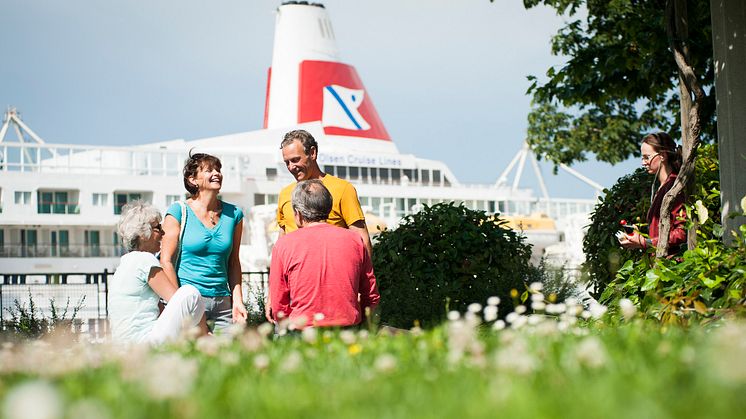 Fred. Olsen Cruise Lines celebrates record sales success! 
