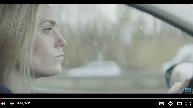 Laura Christensen er perfekt uden filter i viral film fra Ford.