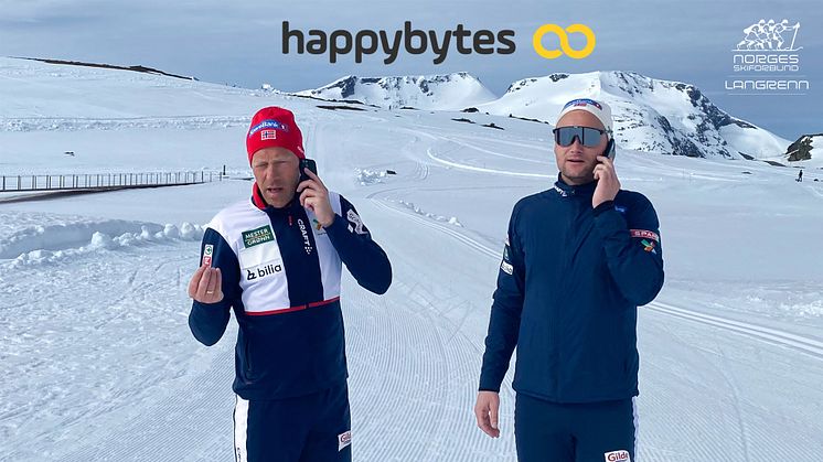 Happybytes blir strategisk partner for Skiforbundet Langrenn. På bildet: trenerne for kvinner elite Sjur Ole Svarstad og Stig Rune Kveen