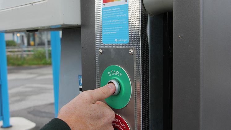 Miljödeklaration på en av Kraftringens biogasmackar i Lund. Foto: Alfred Andersson/Gröna Bilister