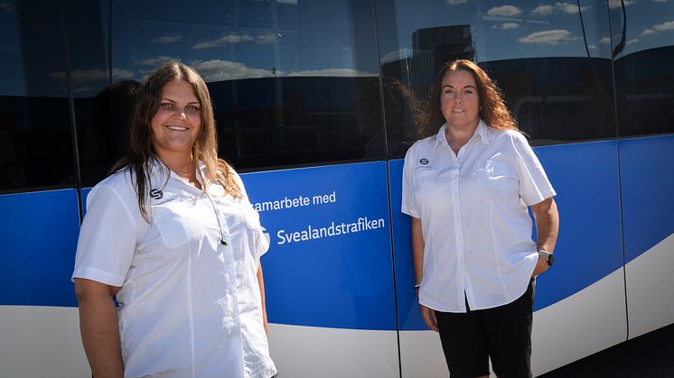 Två förare från Svealandstrafiken på startlinjen i finalen av Bussförar-SM