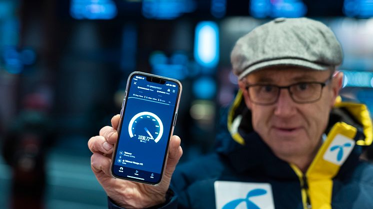 Dekningsdirektør Bjørn Amundsen i Telenor Norge har opplevd en rivende utvikling med mobiltelefonen, fra SMS-introduksjonen til 5G. Alt avhenger av god dekning. (Foto: Martin Fjellanger)