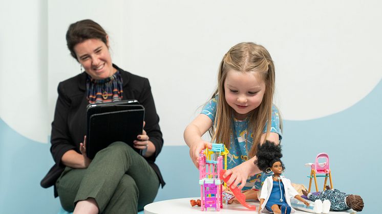  Studie von Barbie® und Neurowissenschaftlern der Universität Cardiff erforscht die Auswirkungen des Spiels mit Puppen 