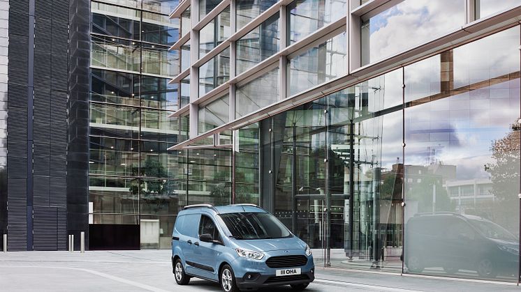 2017 Ford Transit Courier (2)