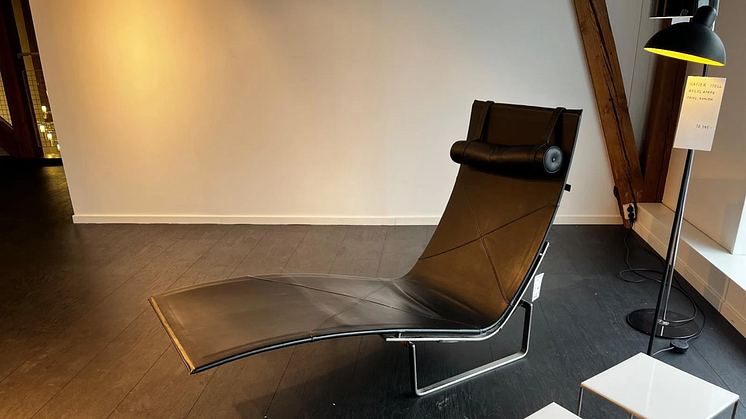 Chaise lounge på auktion - Fritz Hansen PK 24 ord pris 171 620 kr