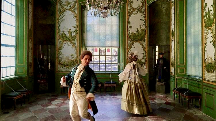 Dansaren Patrik Blom undervisar i 1700-talets sällskapsdanser.