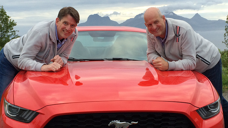 Knut og Henrik vil sette verdensrekord med sportsbilikonet Ford Mustang