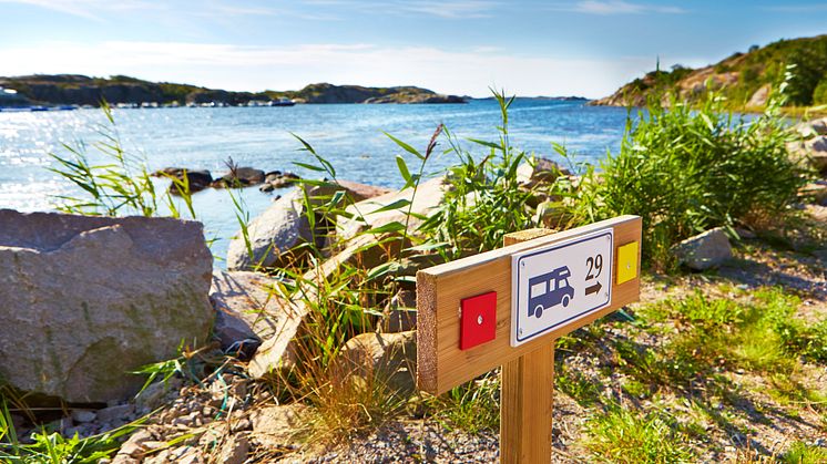 Mange svenske campingplasser har en fantastisk beliggenhet ved havet. Foto: Anna Hult