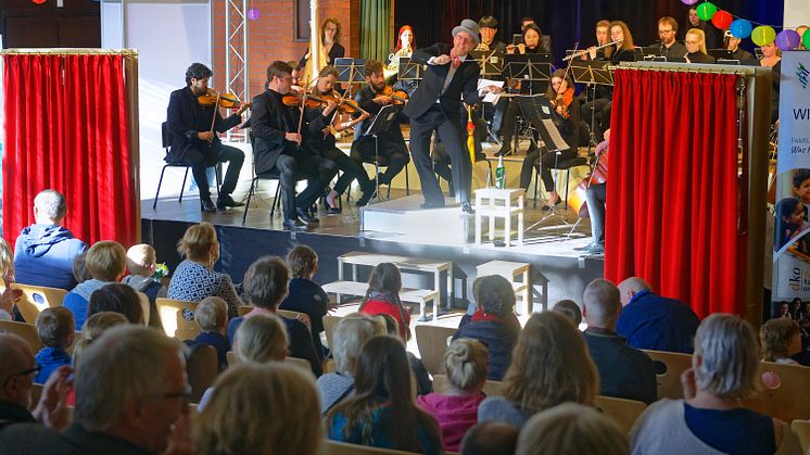 „Jeder Ton ein Fest!“ - Westfalen Weser Energie-Gruppe präsentiert familiäres  Musikerlebnis in der Petri-Kirche Petershagen