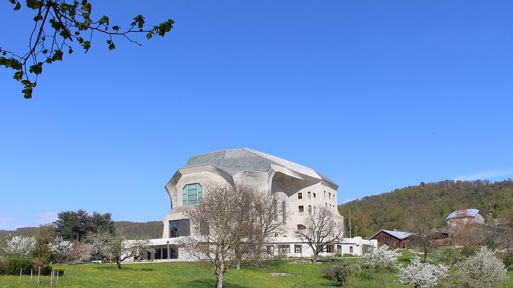Das Goetheanum – Freie Hochschule für Geisteswissenschaft von Südwesten (Foto: Sebastian Jüngel)