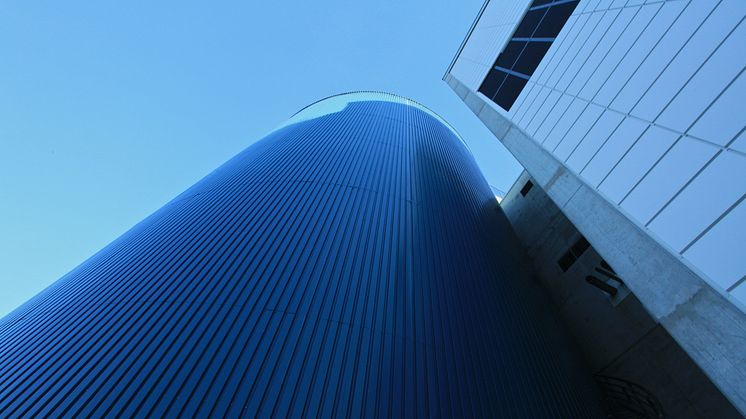 Byens blå batteri - akkumulatortanken ved Energigjenvinningsanlegget i Ålesund.