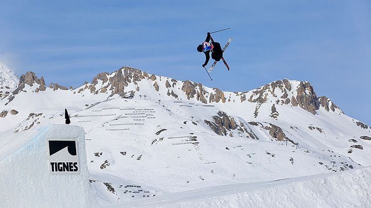 Oliwer Magnusson vid slopestyle-kvalet i franska Tignes. Foto: Buchholz@FIS