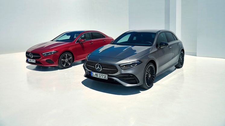 Idag visas de första bilderna på de nya versionerna av Mercedes-Benz kompakta modellserier A-Klass och B-Klass. På bilden syns A-Klass sedan och A-Klas halvkombi.