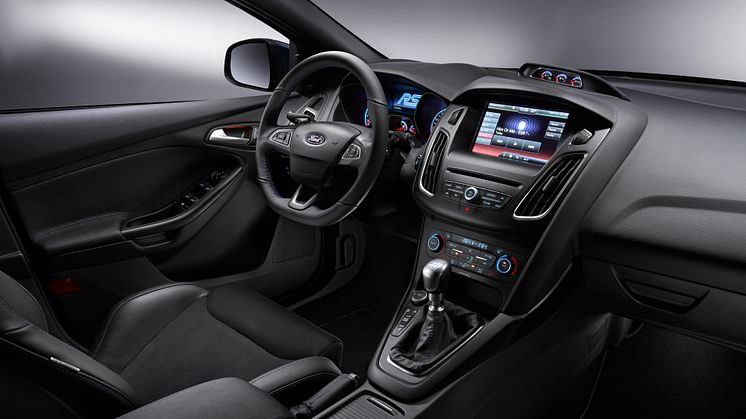 Ford viser nye Ford Focus RS; høyytelsesbil med innovativt firehjulsdrift-system, interiørbilde