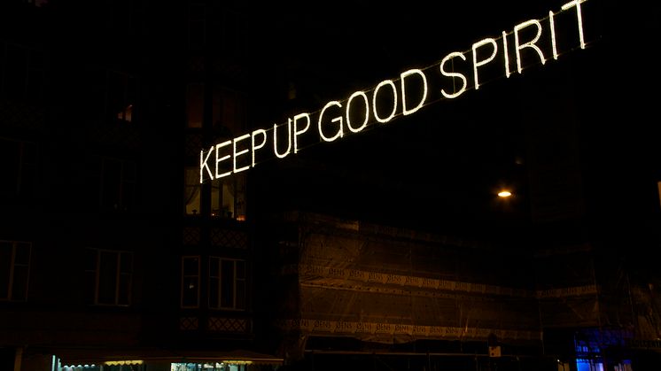 KEEP UP GOOD SPIRIT - Huset x Good Work Productions skaber liv og lys i Rådhusstræde med ny lysinstallation